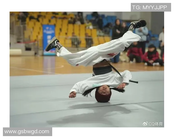 重庆街舞队在滑板精英赛中以57分领先其他队伍展现强大实力